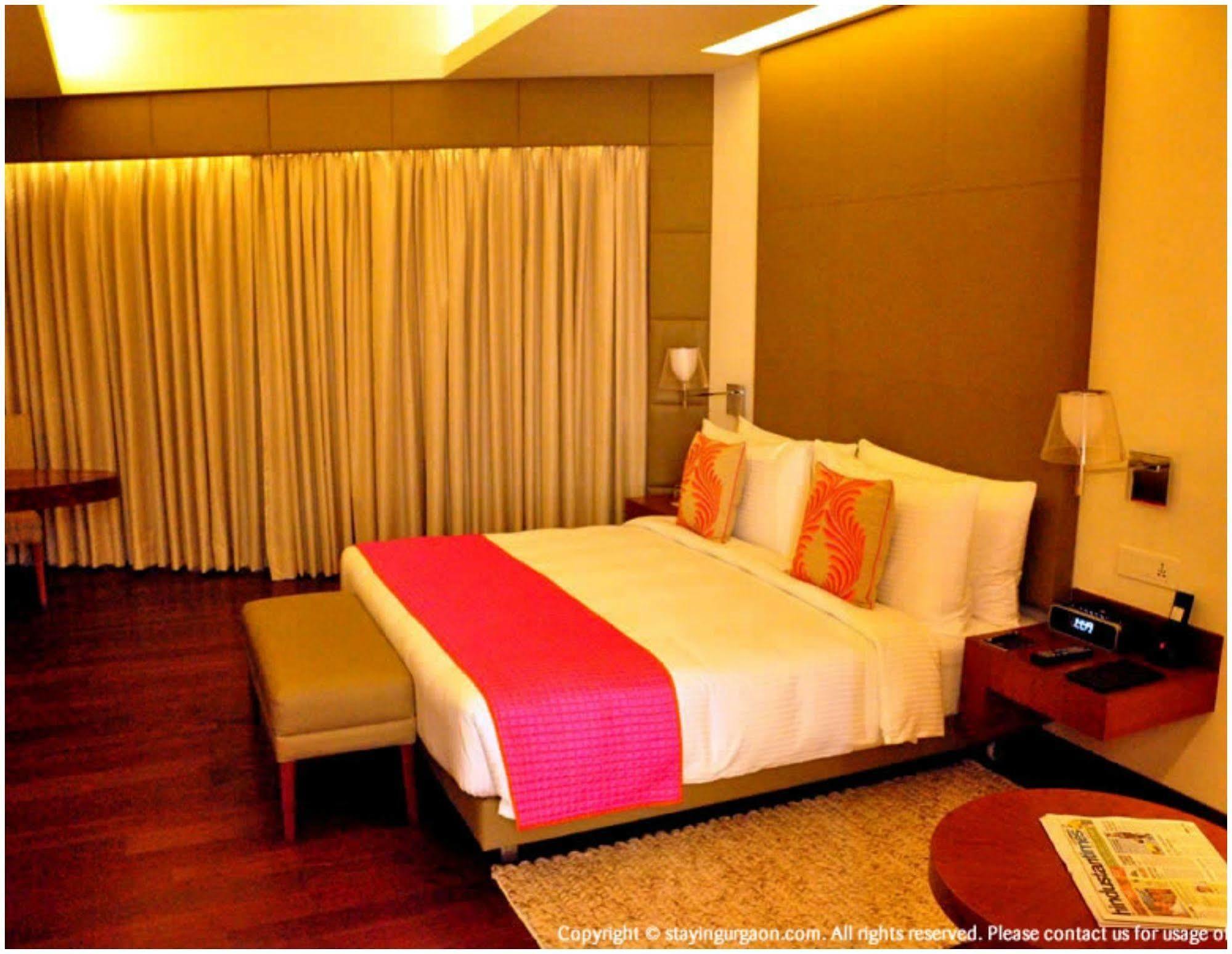 The Anya Hotel-Golf Course Road Gurgaon Exterior photo