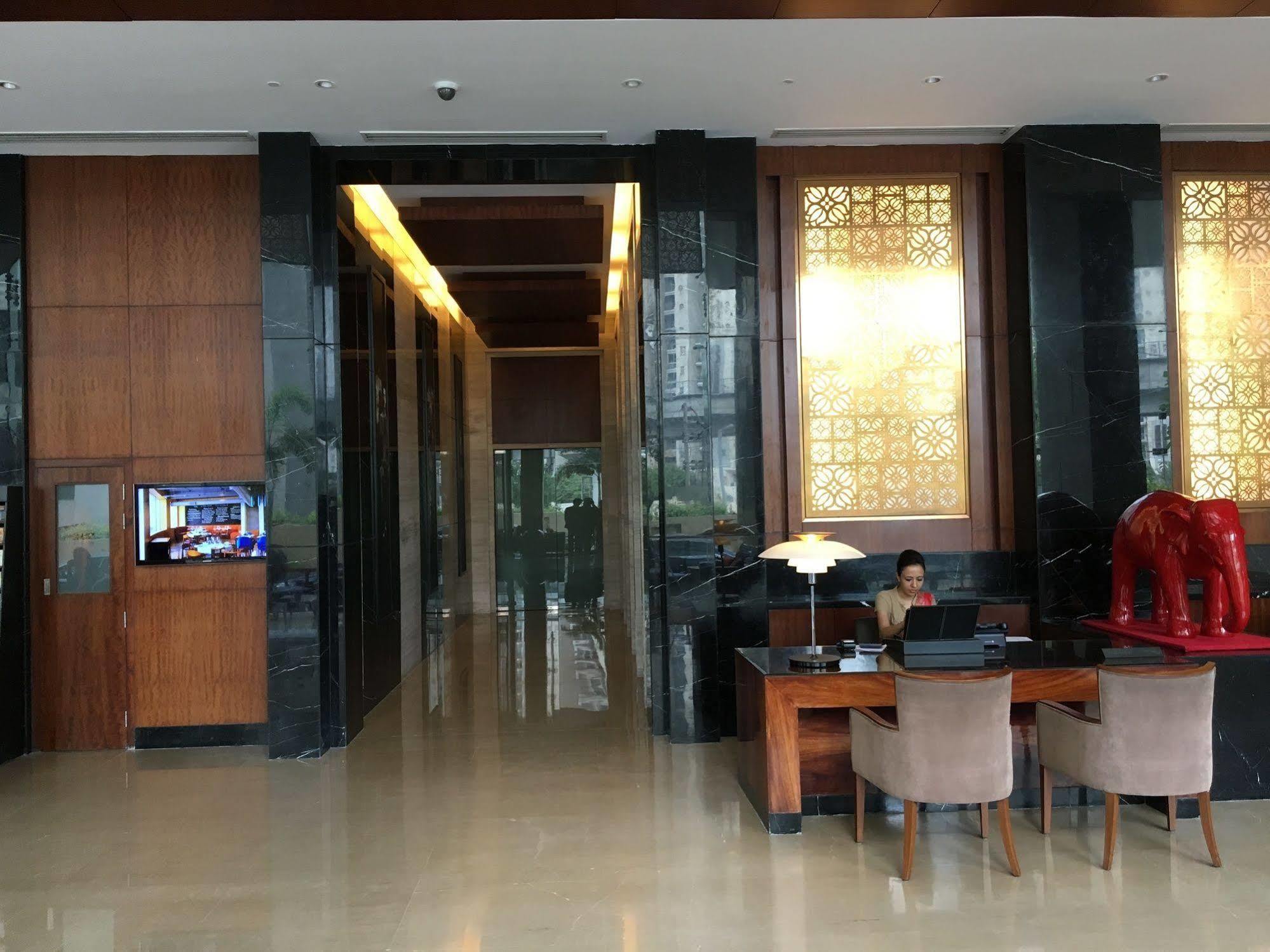 The Anya Hotel-Golf Course Road Gurgaon Exterior photo