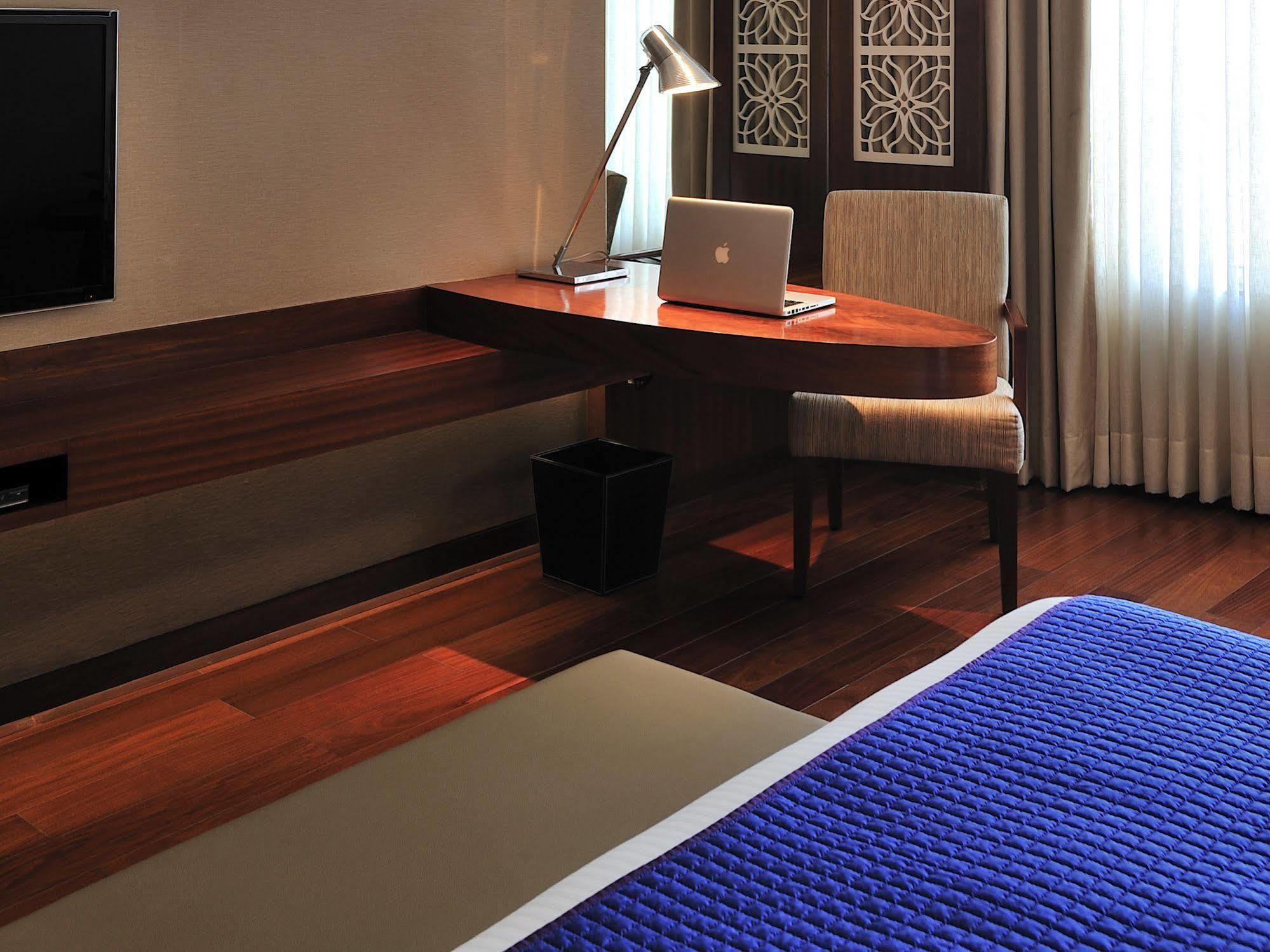 The Anya Hotel-Golf Course Road Gurgaon Exterior photo