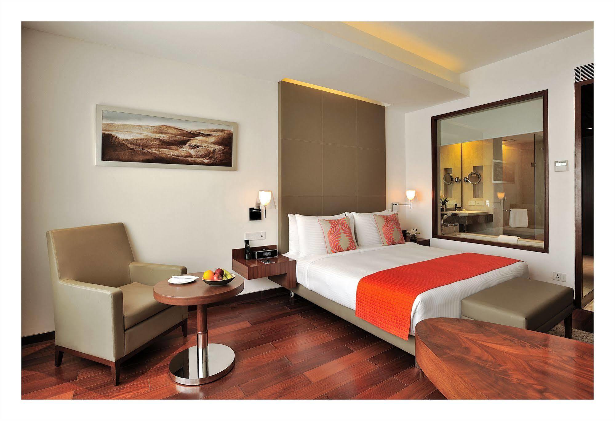 The Anya Hotel-Golf Course Road Gurgaon Exterior photo
