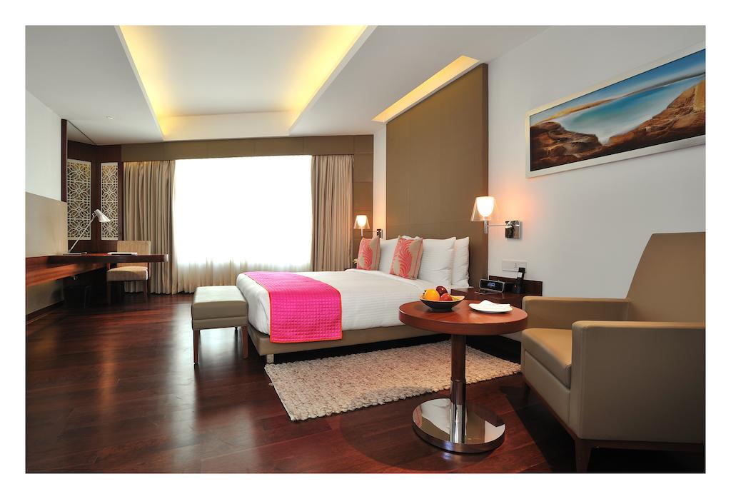 The Anya Hotel-Golf Course Road Gurgaon Exterior photo